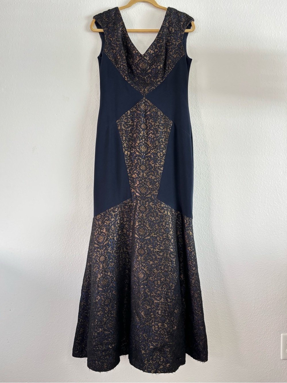 THEIA Persian Diamond Metallic Brocade Mermaid Gown 10 Black Special Occasions